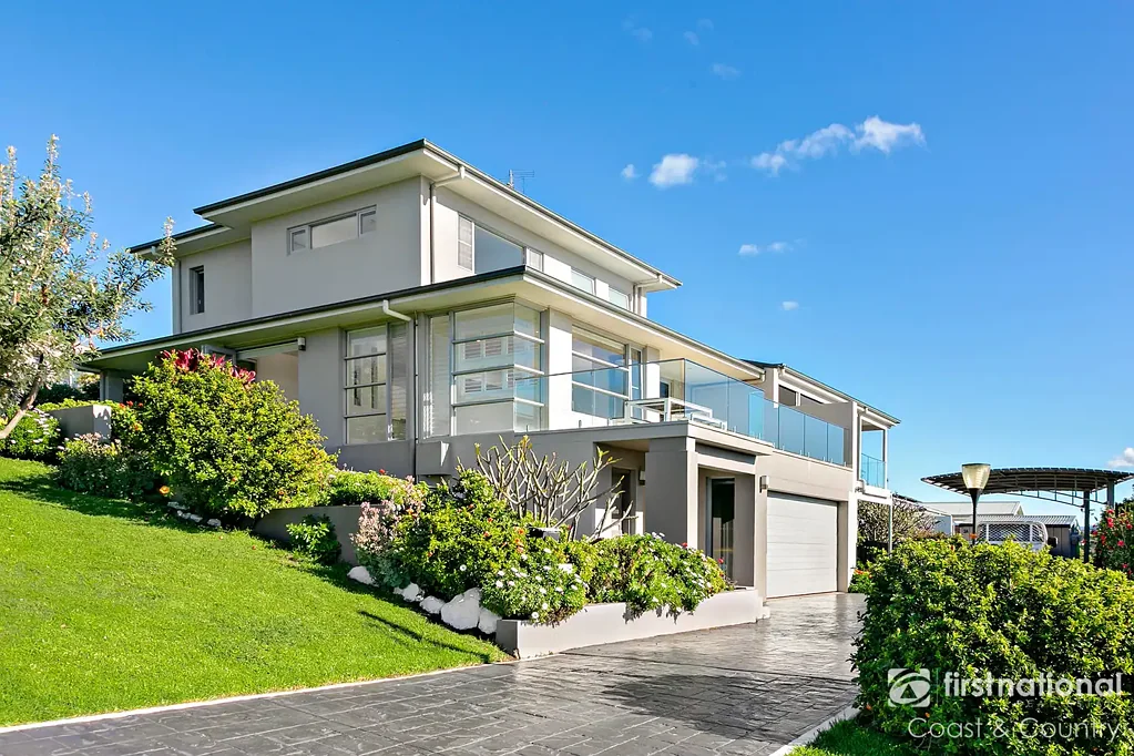 Kiama 4ห้องนอน Ocean Views, Coastal Comfort & Effortless Kiama Living