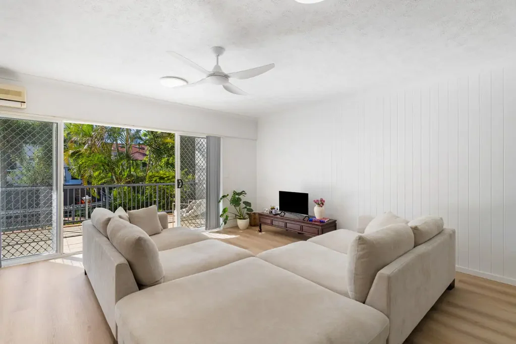 Surfers Paradise 2ਬੈੱਡਰੂਮ Opportunity Awaits - Convenient Chevron Island Living