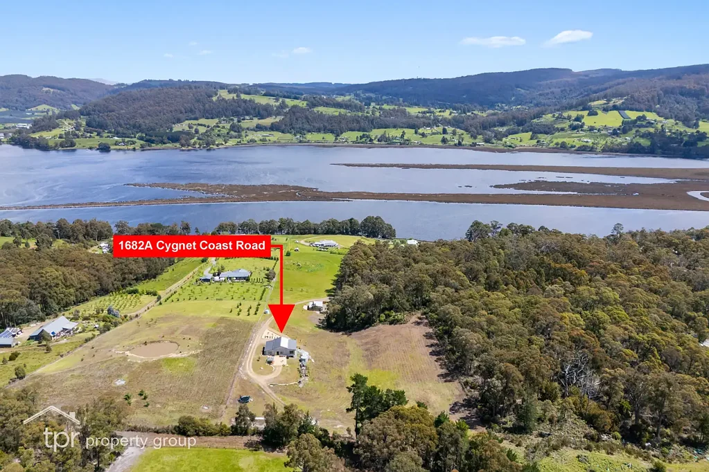 Cradoc 4房  Prestigious Hilltop Residence – The Ultimate Family Sanctuary