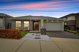 24 Crackajack Way, Moncrieff