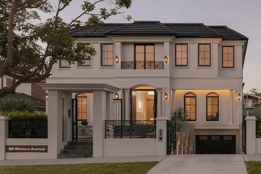 Strathfield 6房 Marble完工奢华  宏伟比例流畅  Granite BBQ娱乐  Versace泳池加热  家庭影院星空  雪茄室健身房  Marble浴室Bulgari  高端厨房电器  五车车库酒窖  优越位置精英校 Cutting edge designer luxury in a tightly held blue-chip enclave, epitomising prestige, refinement, and architectural mastery.