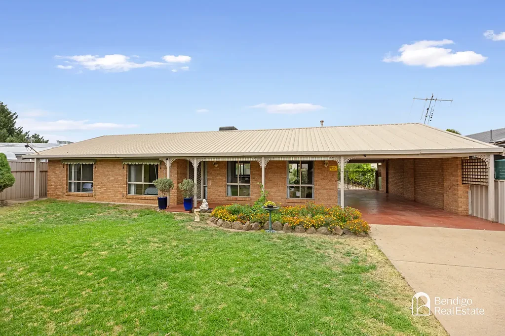 THREE-BEDROOM HOME WITH OUTDOOR ENTERTAINING IN KANGAROO FLAT