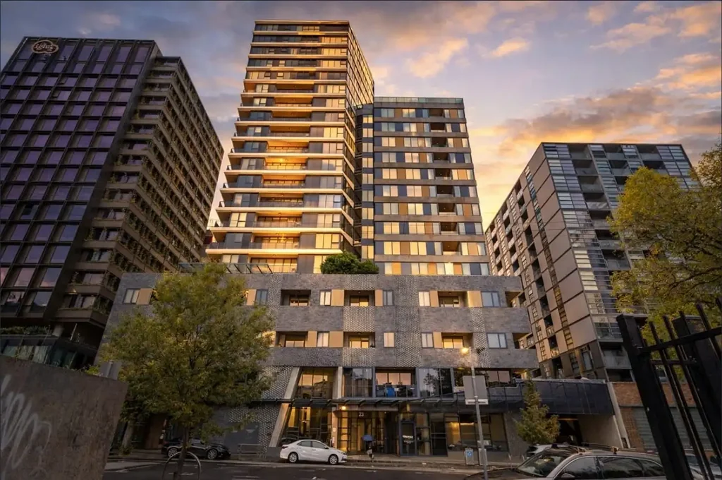 Furnished Modern Urban Living Opposite Flagstaff Gardens!
