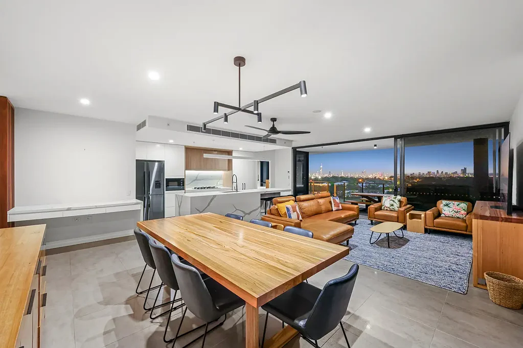 Benowa 3房  Sophisticated Sky Home - Luxury, Light & Lifestyle