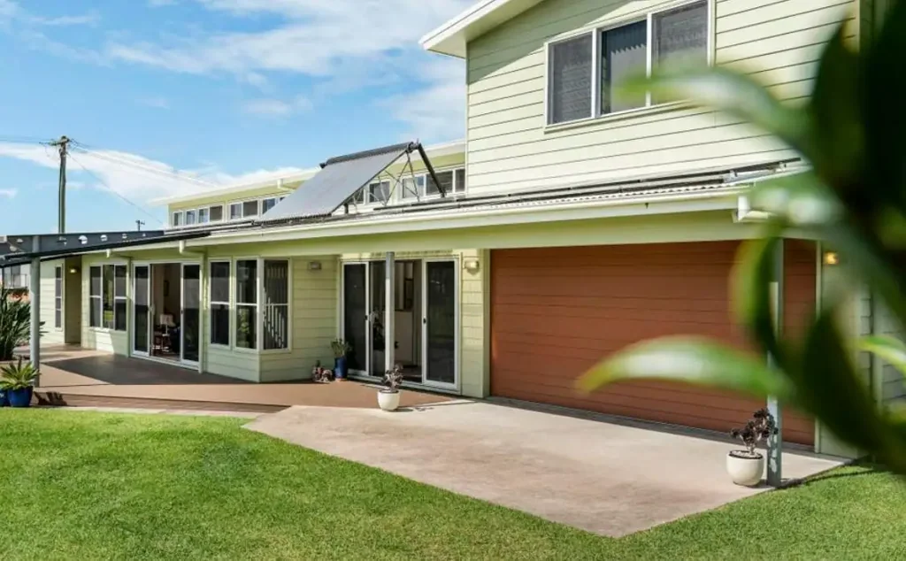 Huge and beautiful 5 bedroom feature filled home