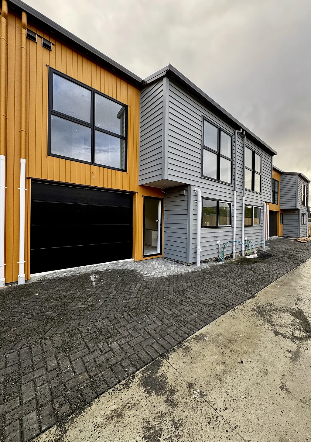 Manurewa 3房  Four quality new builds - Take your pick