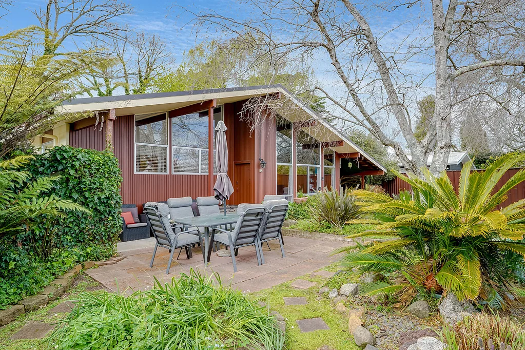 Chedworth 3ਬੈੱਡਰੂਮ '70's Architecture on 1613m2 Oasis!