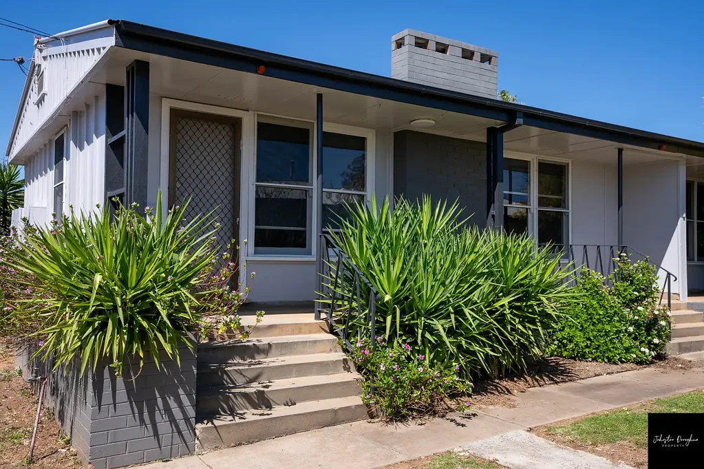COMFORTABLE ONE BEDROOM FULLY FURNISHED