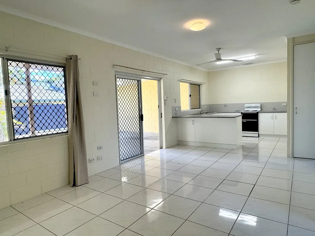 2 Bedroom Unit Close to Town