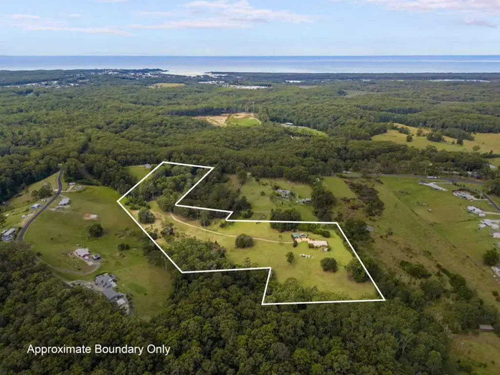 Newee Creek 5chambre Sizeable Family Home On Acreage Located Close To The Beach...