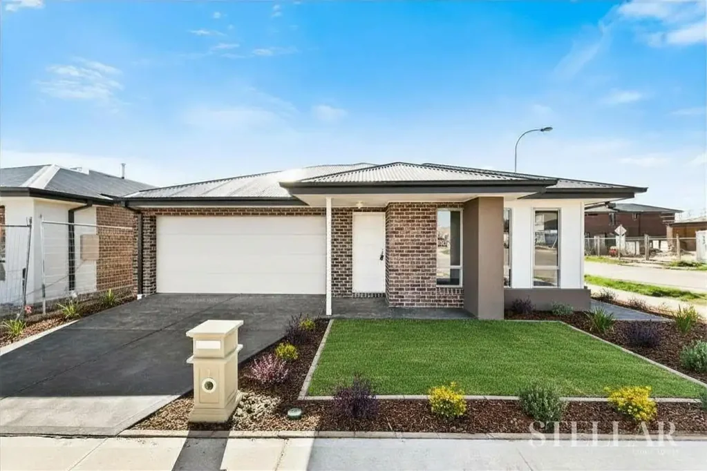 Modern 3-Bedroom Home in a Prime Clyde North Location