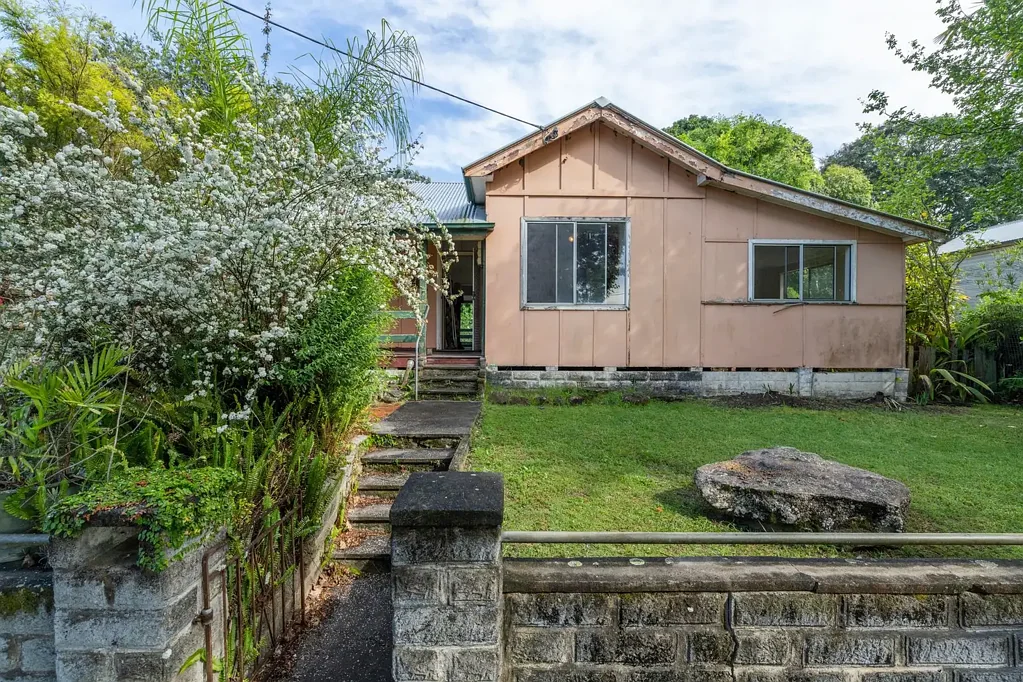 Grafton 3ਬੈੱਡਰੂਮ Renovator’s Delight with Space, Character & Potential