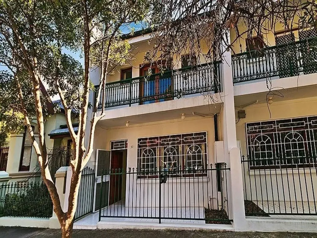 Great walk to everywhere location in a wide tree lined street