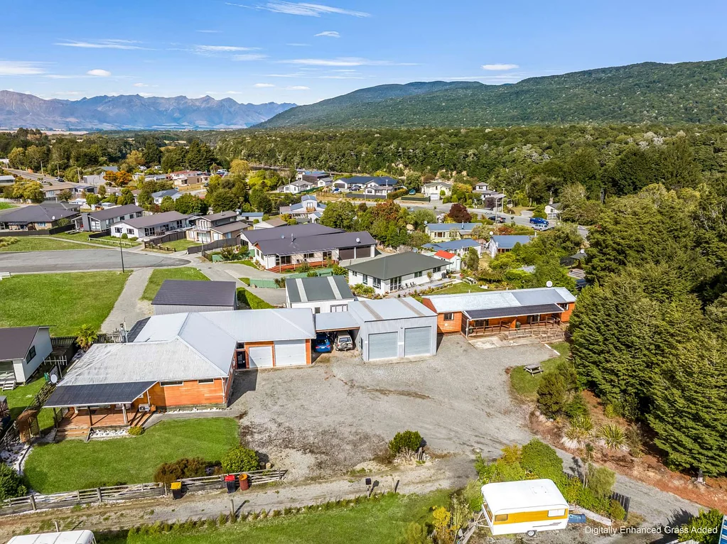 Manapouri 6ਬੈੱਡਰੂਮ 4 Bed Home + 2 Holiday Cottages