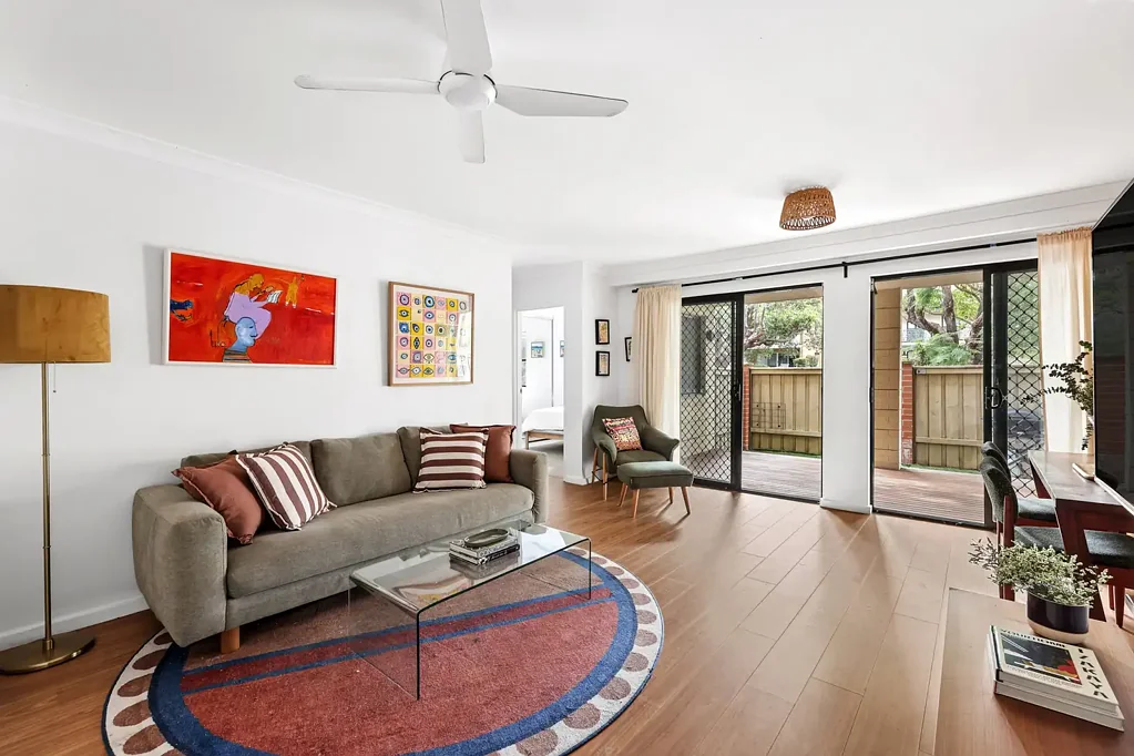 Ashfield 2chambre Modern Courtyard Apartment With House Like Proportions