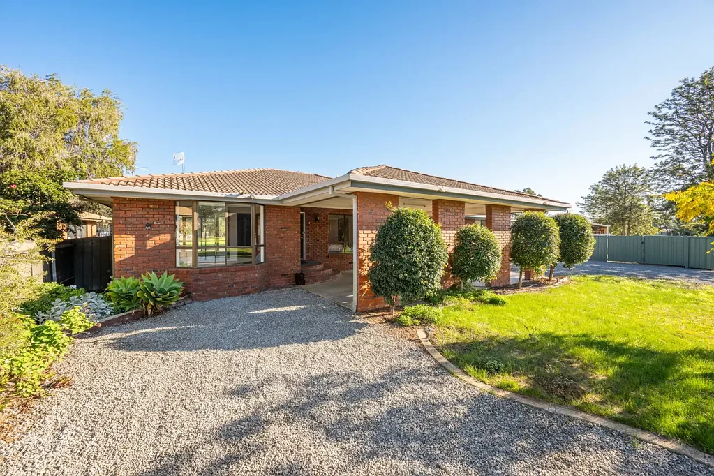 Shepparton 4બેડરૂમ Expansive Living and Modern Comfort in Prime North Shepparton