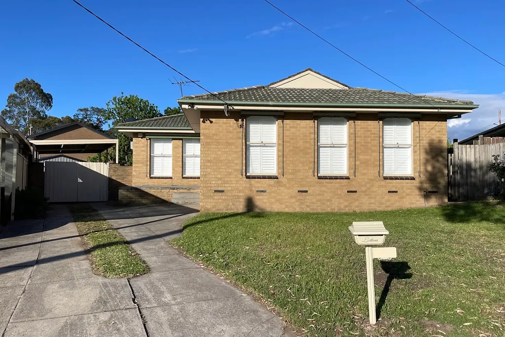 Epping 4房 家庭庭院静谧  四卧三柜宽敞  新厨燃气电器  管道冷暖舒适  独立平房实用  露台后院宜聚  学商交通便捷 Charming Family Home in a Prime Epping Location!