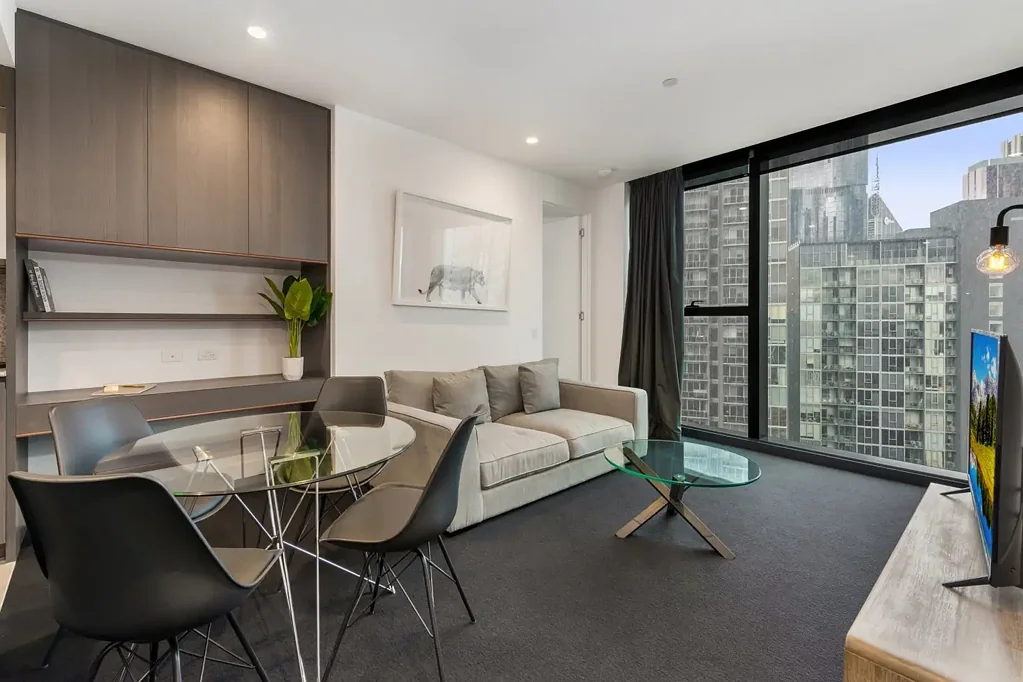 Fully Furnished 2 Bed 1 Bath Apartment in Swanston Central