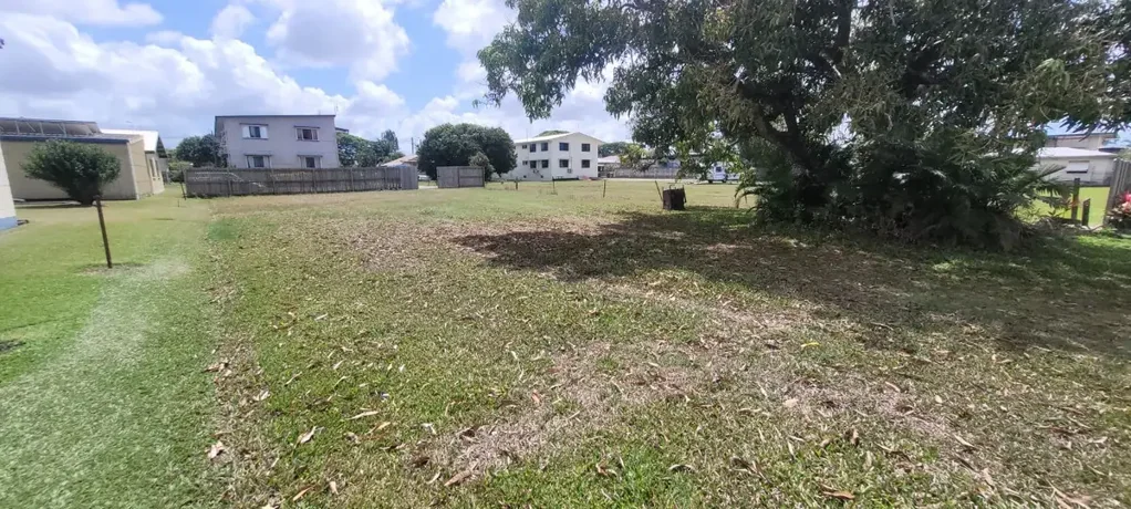Ingham  705 SQ.M. BLOCK - CLOSE TO SCHOOLS, HOSPITAL & POOL!