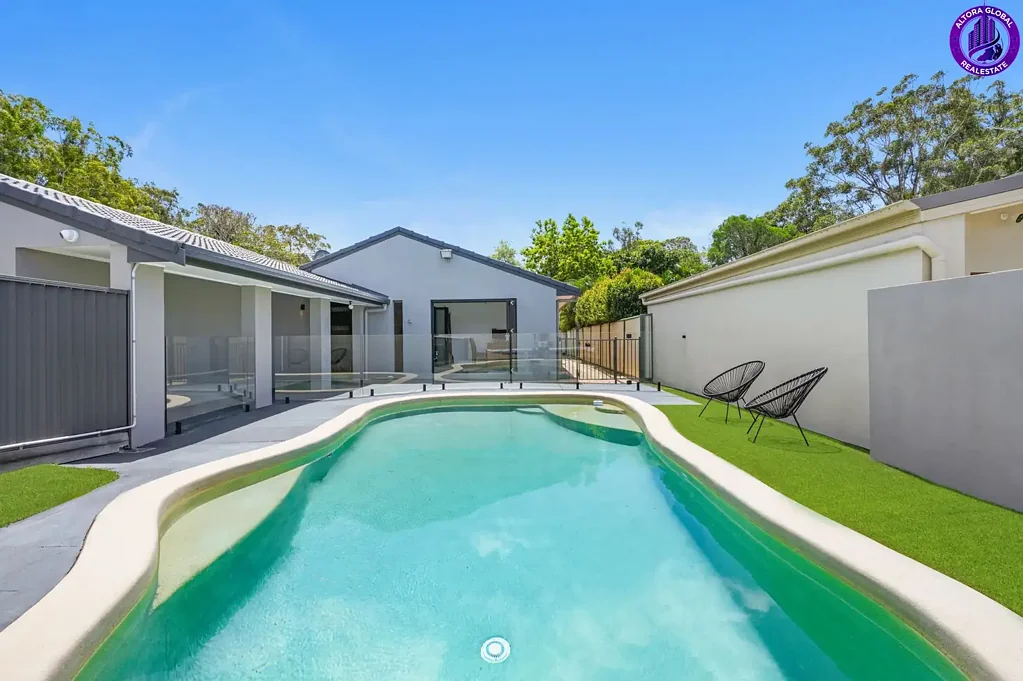 Southport 5Zimmer Spacious Family Entertainer with Pool in One of Southport's Most Convenient Cul-de-Sacs