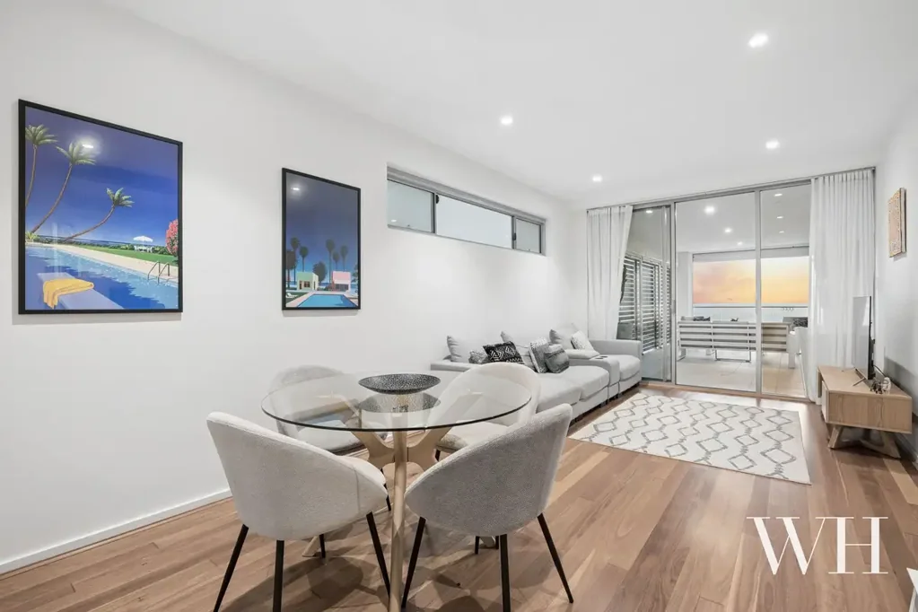 North Coogee 2 Bedroom Beachfront Luxury: Sun, Sky & Islands