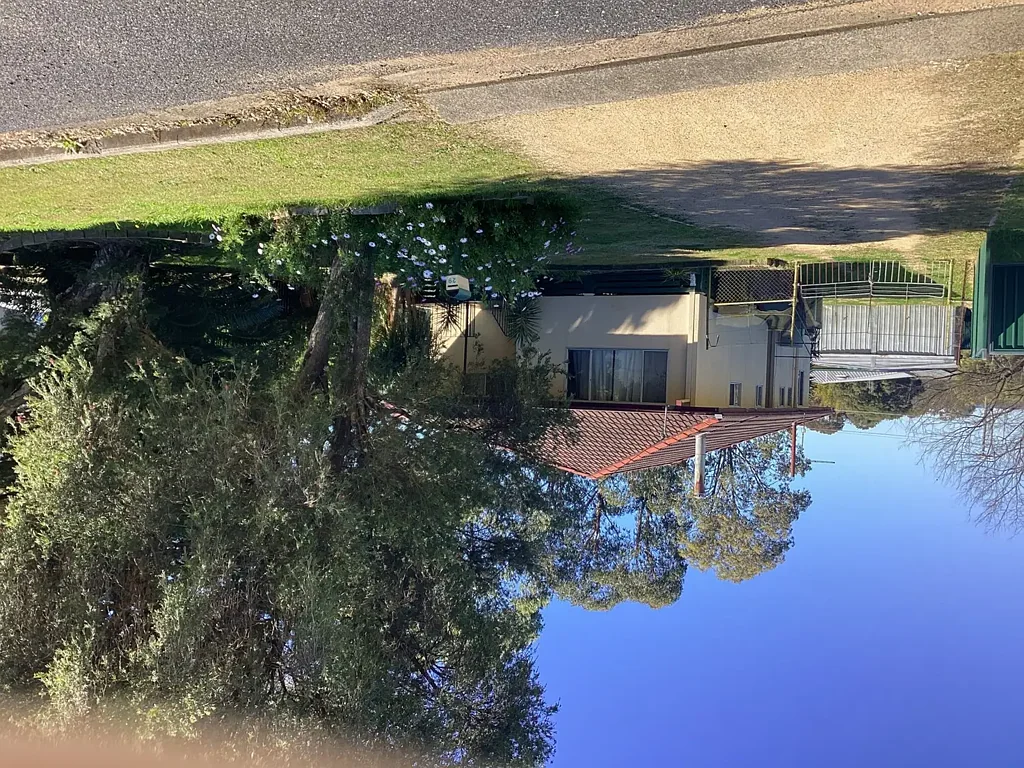 Well presented, low maintenance lowset home