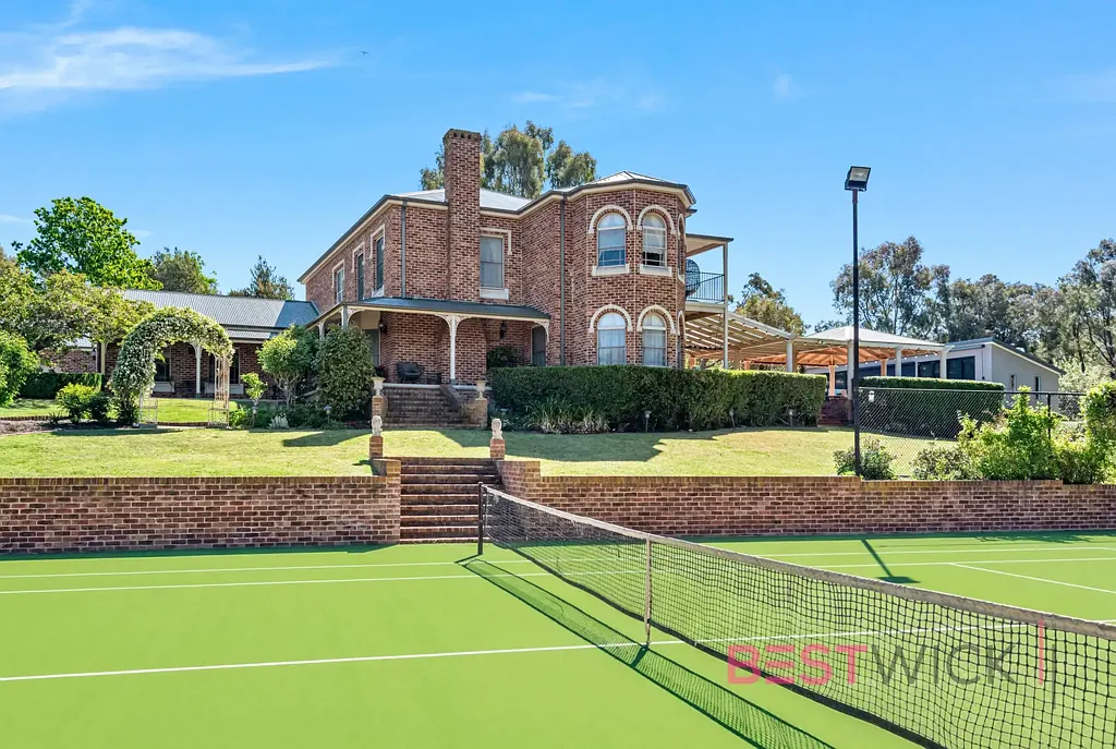 Robin Hill 5 Bedroom A Private Estate of Grand Scale, Luxury & Lifestyle on 2.5 Acres