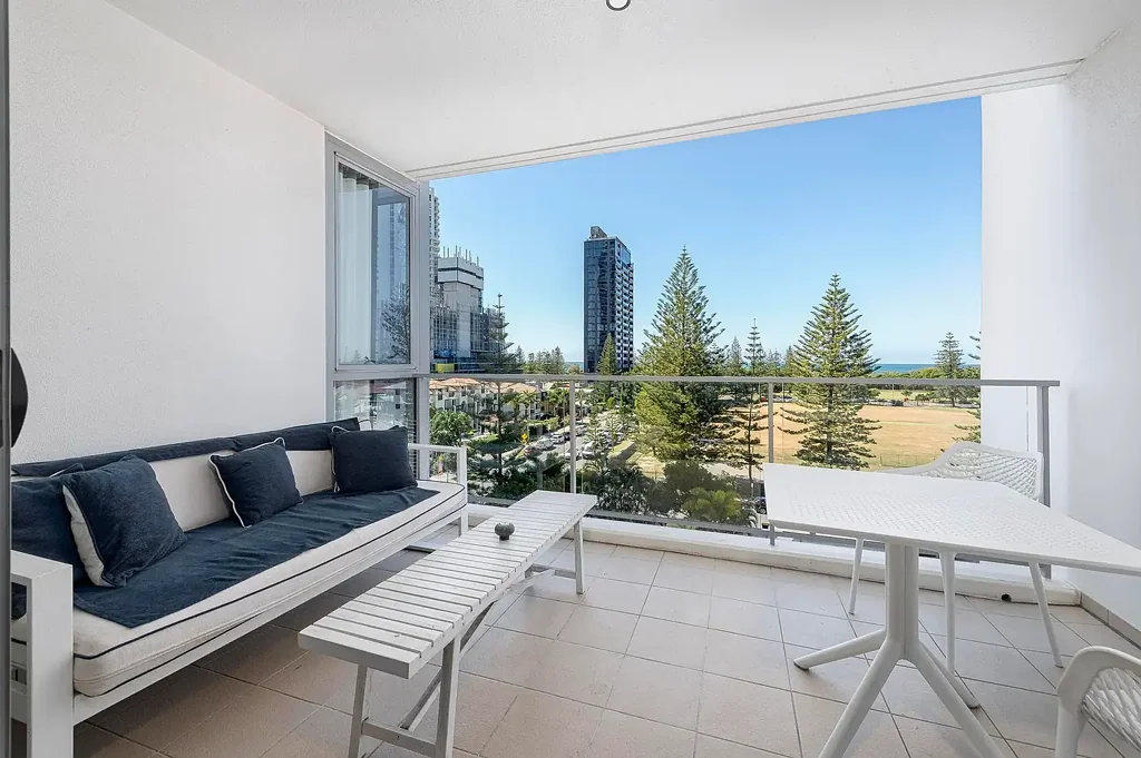 Broadbeach 1房  STYLISH EAST FACING BROADBEACH APARTMENT