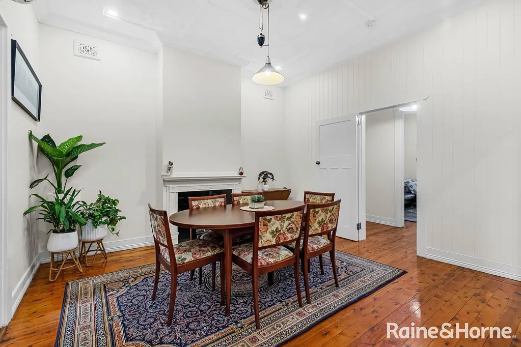 Earlwood 3Moenga Timeless Californian Bungalow in a Convenient Earlwood Setting