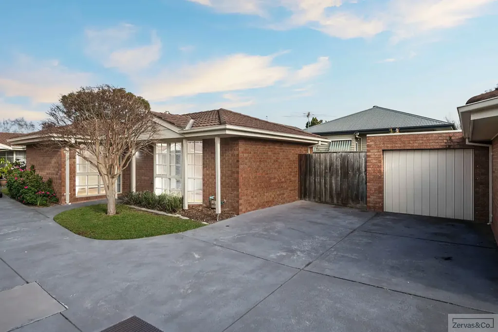 Murrumbeena 2 Bedroom EOI CLOSING 16TH SEP 4:00PM