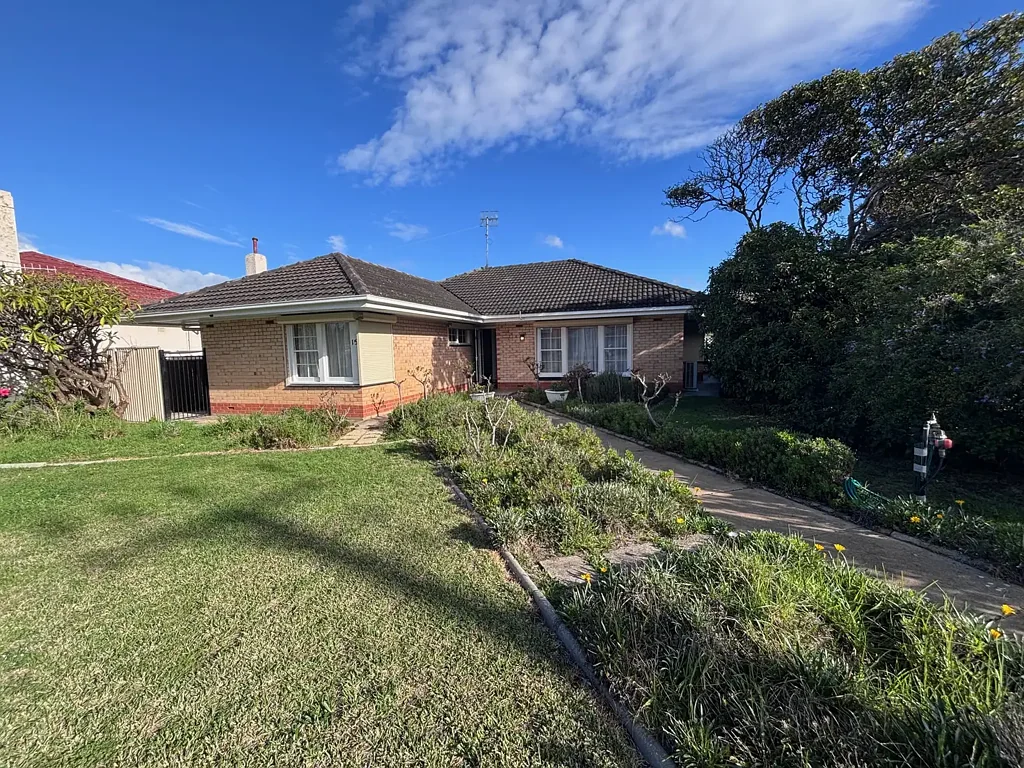 Charming 3-Bedroom Home in Central Victor Harbor