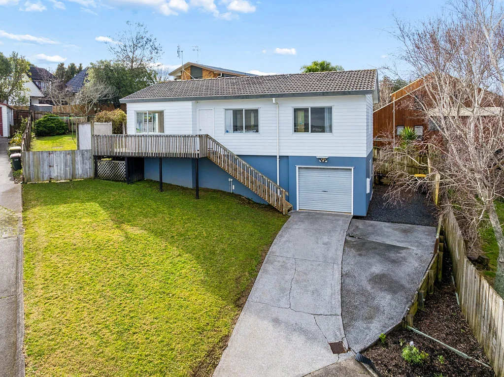 Botany Downs 3Habitaciones Affordable, Elevated & Sunny - mid $800,000’s