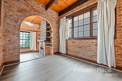 26 Carinya Road, Picnic Point, NSW 2213, 5房, 3浴, House