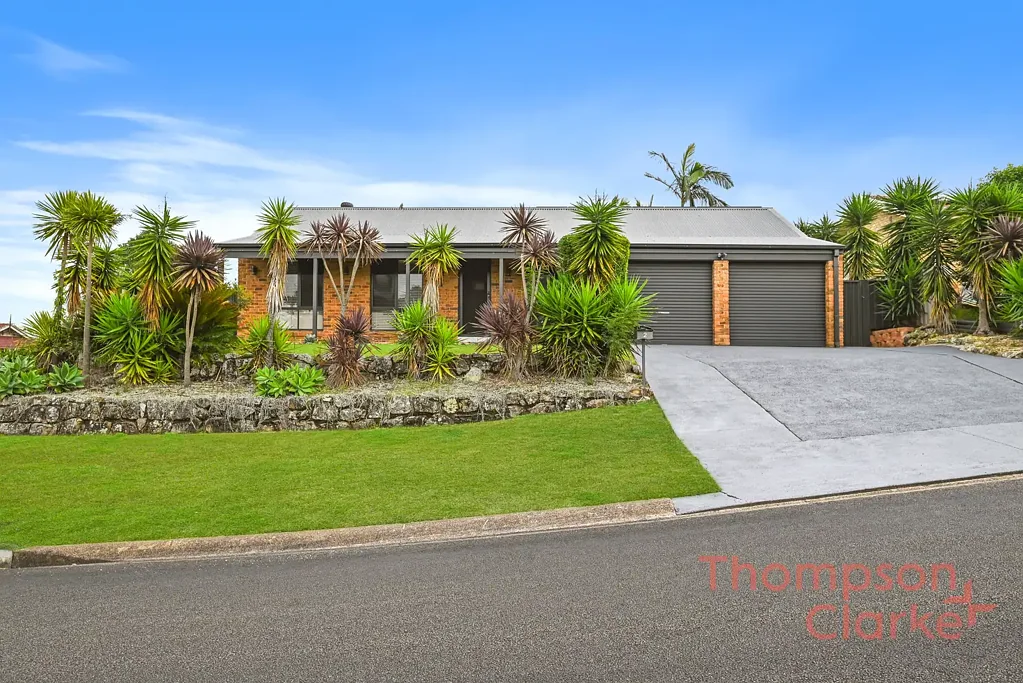 Ashtonfield 4Kwarto Family Comfort, Poolside Entertaining & Corner Block Convenience