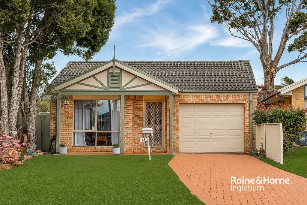 Macquarie Fields 3房 迷人家庭住宅 | 单层生活 | 娱乐后院 Charming Family Home | Single-Level Living | Entertainer's Backyard