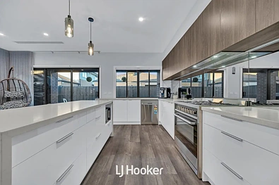 13 Glow Way, Clyde North, VIC 3978, 4 slaapkamers, 2 badkamers, House