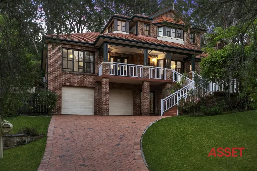 Pymble 5房 高地私巷 1016平土地 五卧豪套 主卧水疗 塔斯马尼亚厨艺 多区休闲 双车库 泳池花园 视野开阔 学区便利 Peaceful Family Retreat with Premium Finishes & Stunning Valley Views