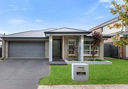 111 Sawsedge Avenue, Denham Court