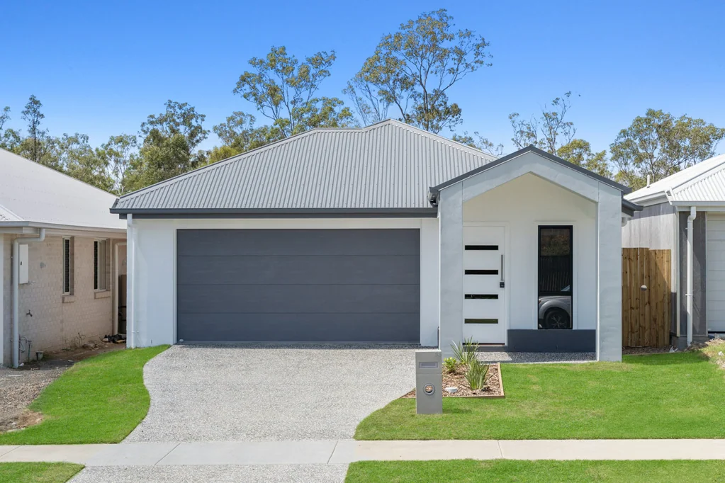 33 Oxford Drive, Flagstone, QLD 4280