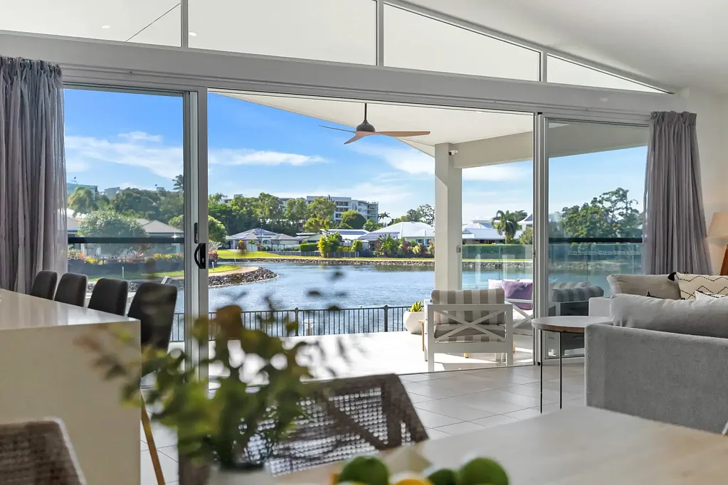 Trinity Beach 4ਬੈੱਡਰੂਮ Waterfront Masterpiece | Superb Living | Space and Style