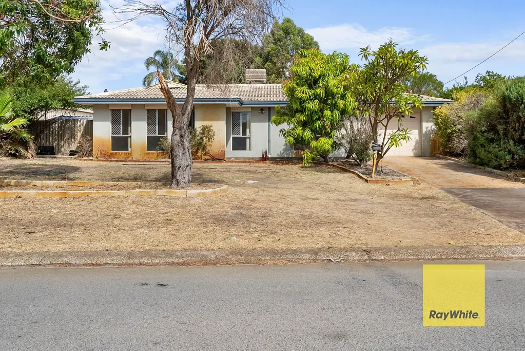 Renovated 3x1 Home with Large Workshop & Spacious Backyard