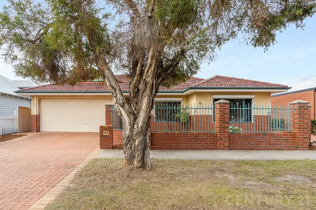 Carlisle 3 Bedroom SPACIOUS 3 BED, 2 BATH HOME WITH SOUGHT AFTER STREET FRONT LOCATION!!