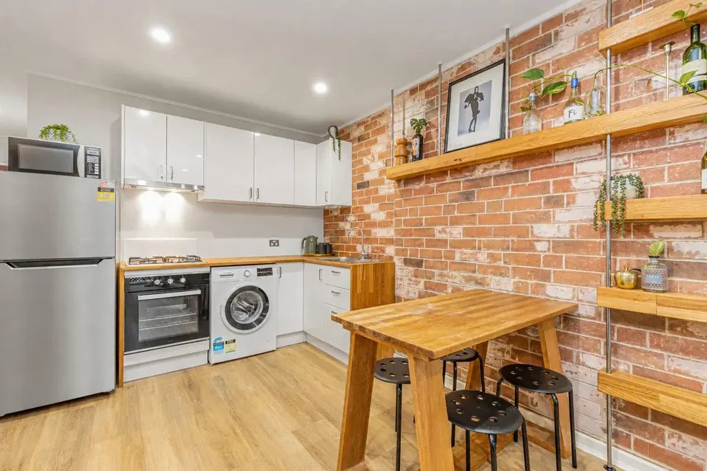 Mount Lawley 1房  Renovated, Reconfigured, and Right on Hyde Park