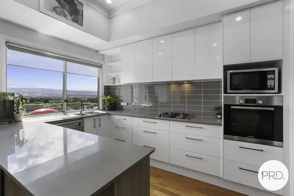 Albion Park 4Kwarto Torrens Title Home with Sensational Views