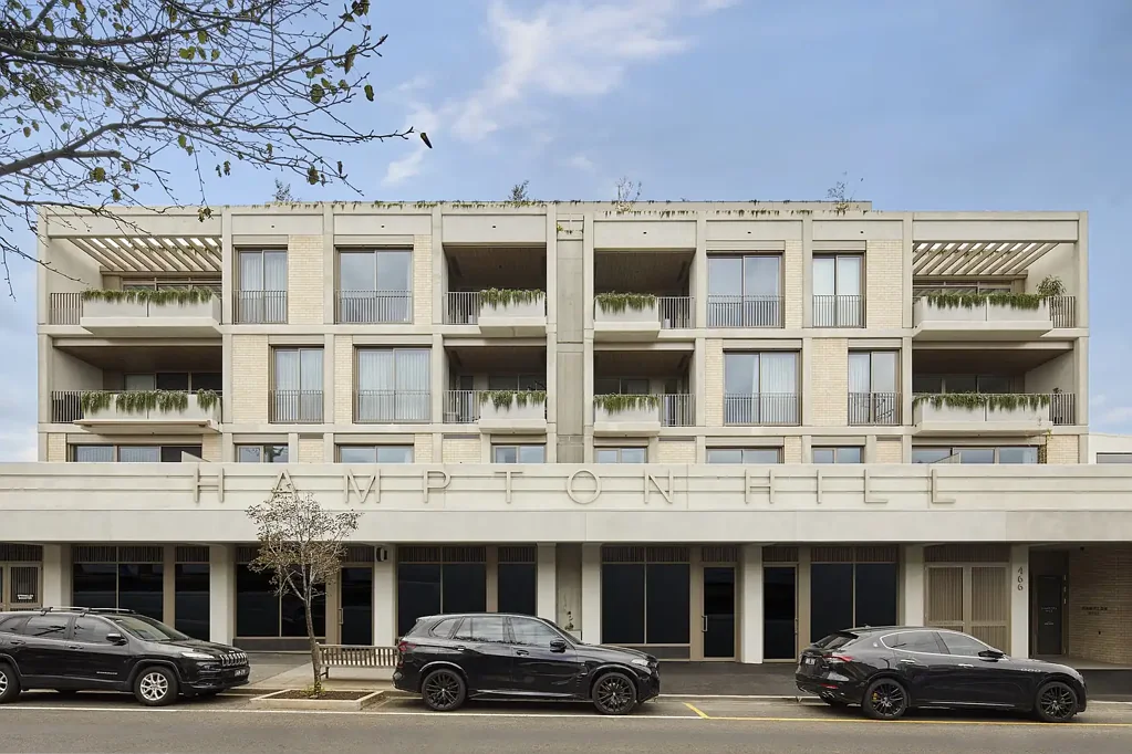 Hampton Hill - By Lowe Living