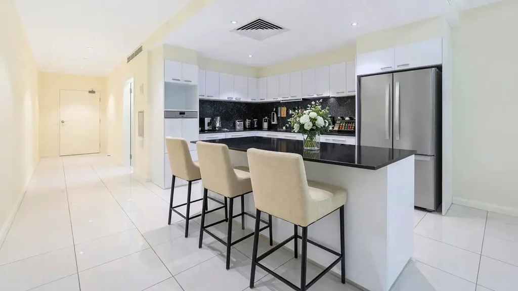 305/12 salonika, Parap, NT 820