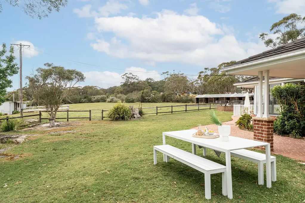 Helensburgh 4ห้องนอน Leave the hustle and bustle of city life and come home to this beautiful lifestyle property | Access is via Old Princes Highway
