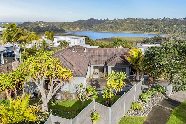 2 Schopolo Place, Albany, North Shore City
