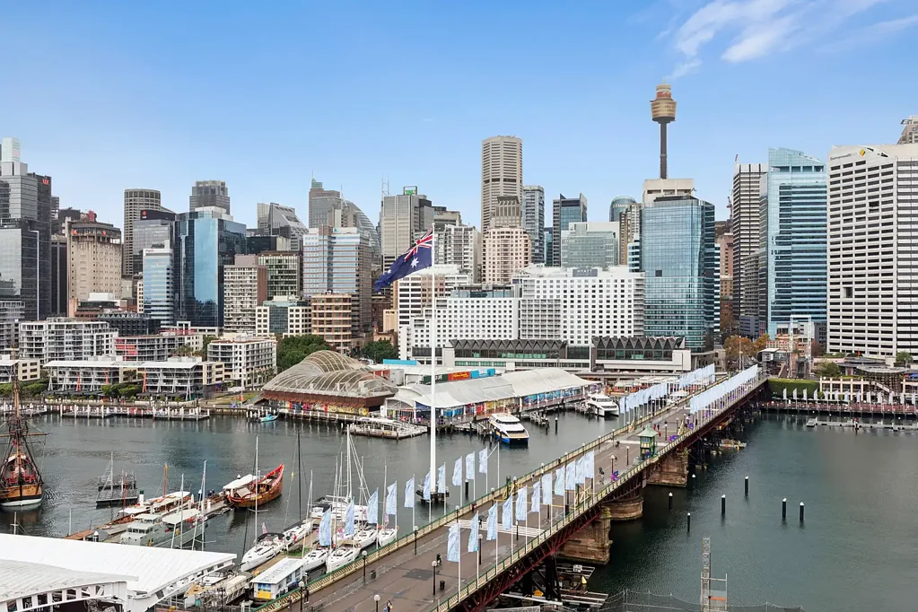 Fully-Furnished 2-Bedroom with Harbour Views in Pyrmont