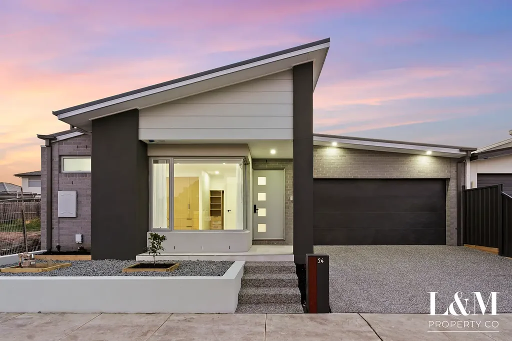 Greenvale 4 Bedroom Brand New Luxury Living in Prime Greenvale Location!